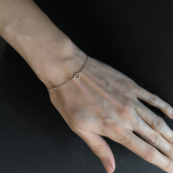 Silver bracelet with cubic zirconia