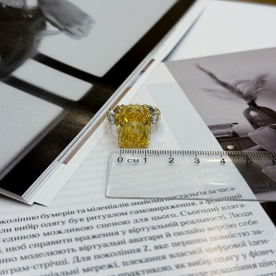 Срібна каблучка з фіанітами