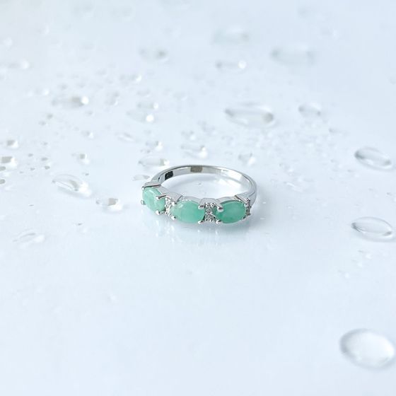 Silver ring with a 1.551-carat emerald and cubic zirconia