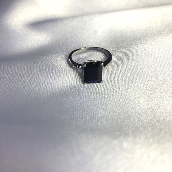 Серебряное кольцо с сапфиром 3.233ct