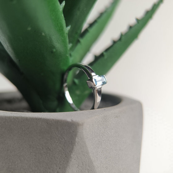 Серебряное кольцо с топазом 0.368ct