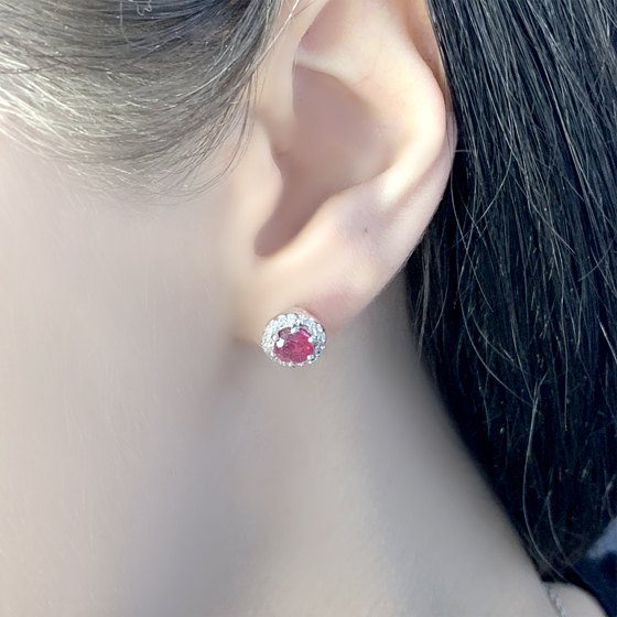 Silver earrings with a 1.733-carat ruby