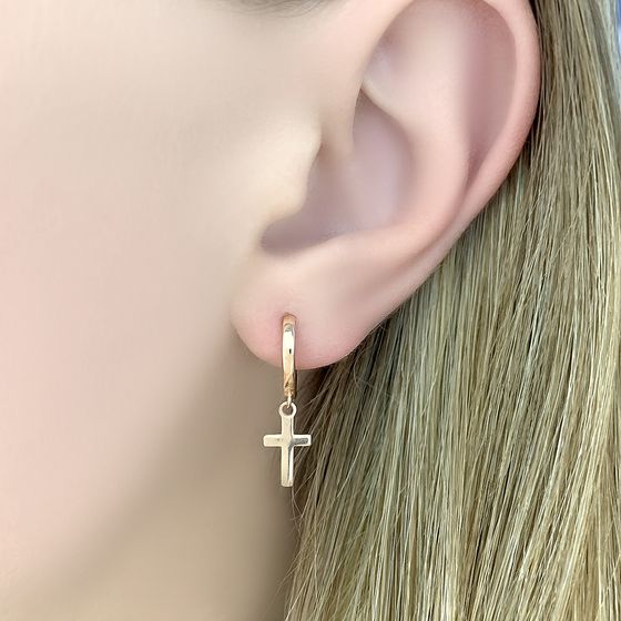 Gold earrings without stones