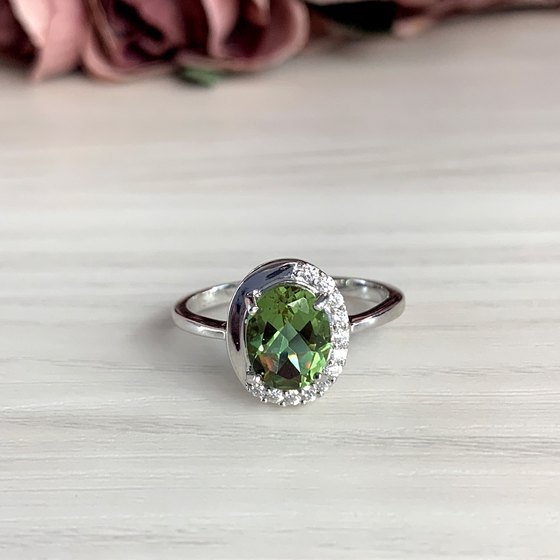 Silver ring with sultanite