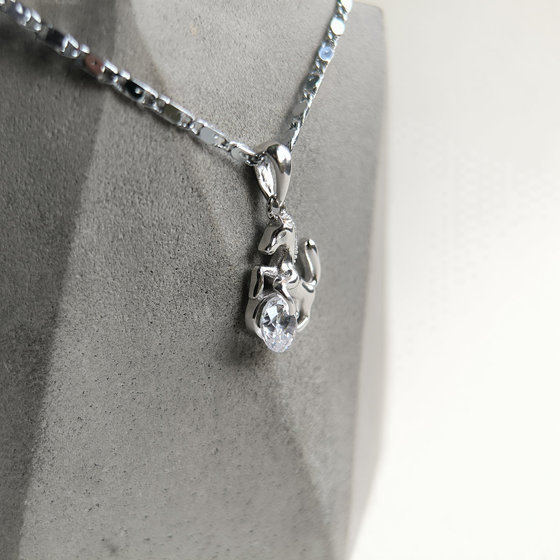 Срібна підвіска з фіанітами