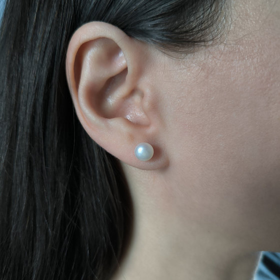 Silver earrings with pearls
