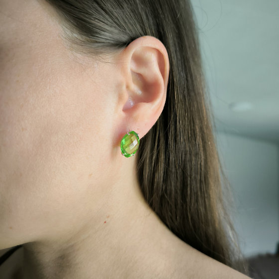 Silver earrings with chrysolite (9.726 ct)