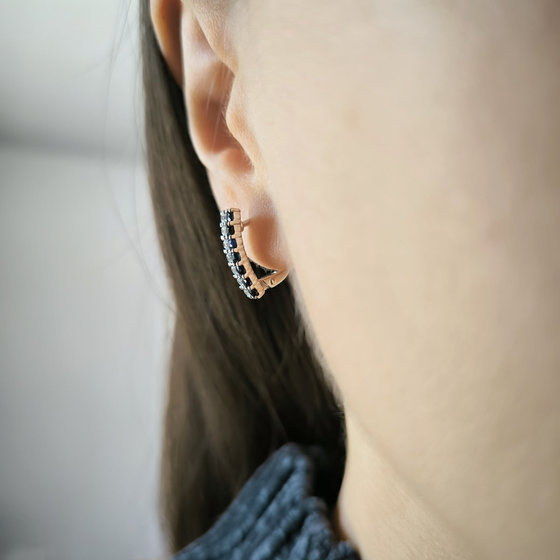 Silver earrings with 1.434ct sapphire and cubic zirconia