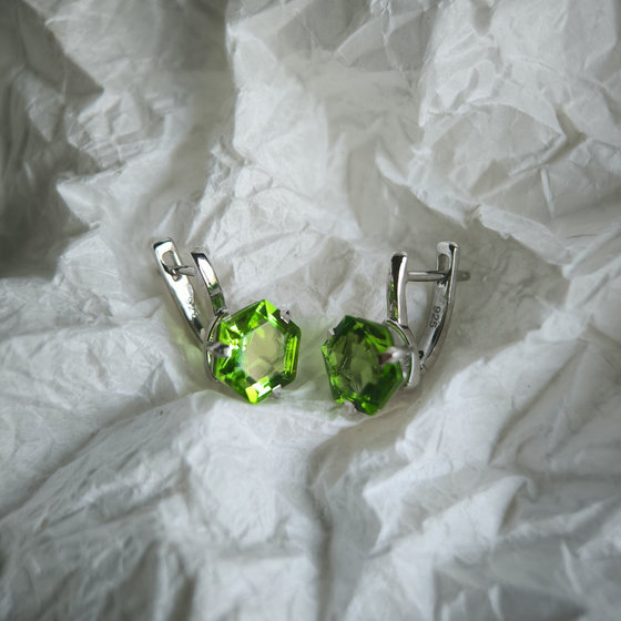 Серебряные серьги с хризолітом 7.172ct