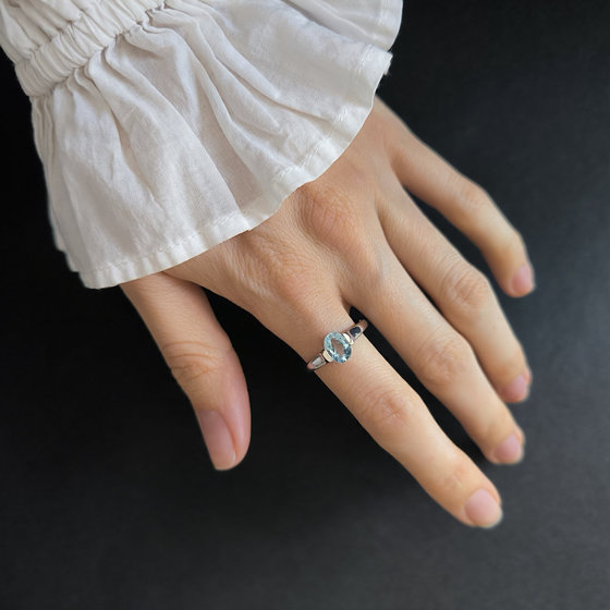 Срібне кільце з топазом 1,442 карата