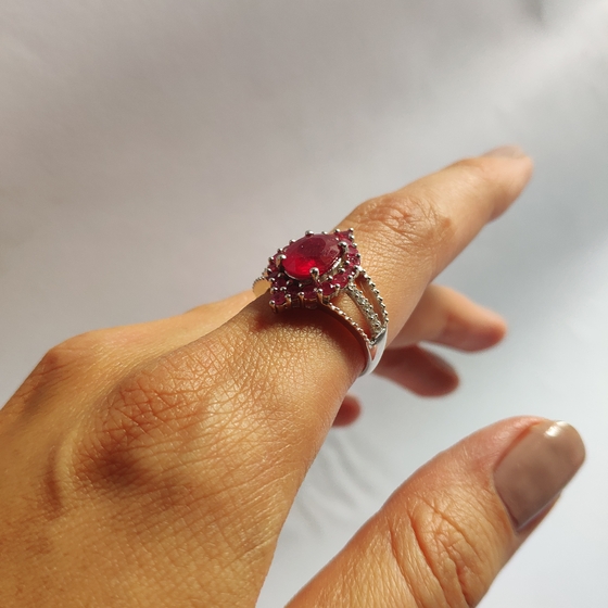 Серебряное кольцо с рубином 3.437ct