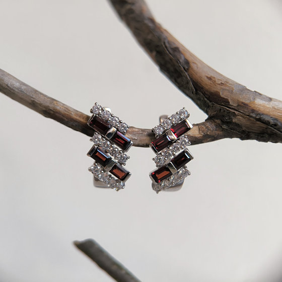 Срібні сережки з гранатом 6,25 карата
