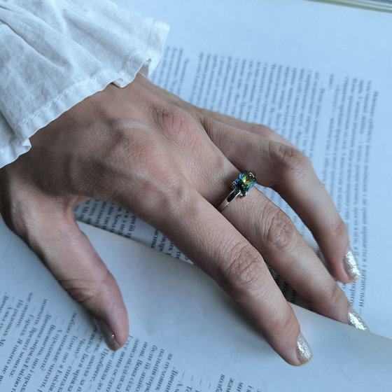 Срібна каблучка з містичним топазом 1,068 карата