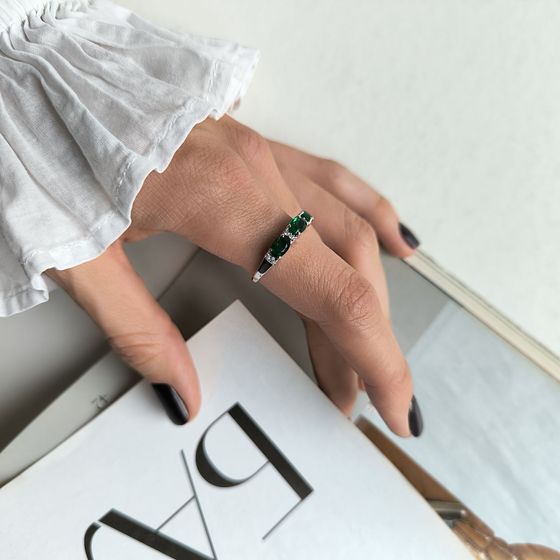 Срібна каблучка зі смарагдом nano 1,136 карата