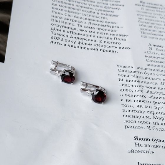 Серебряные серьги с гранатом 5.124ct, фианитами
