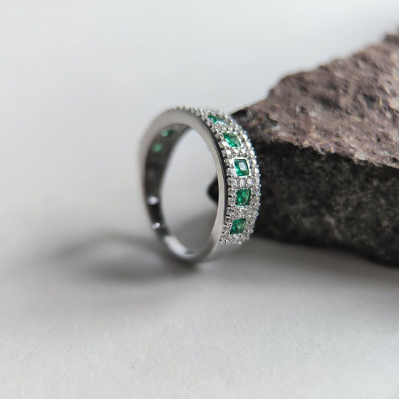 Silver ring with emerald nano 0.74ct