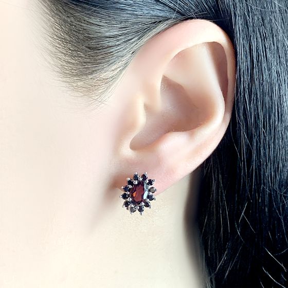 Silver earrings with garnet (2.925 carats)