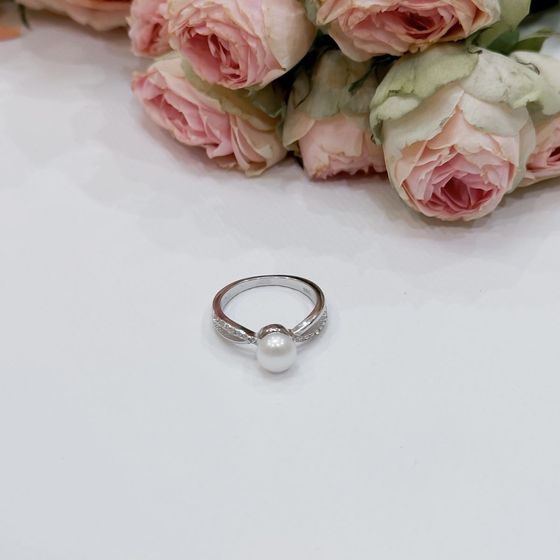 Срібна каблучка з перлами, фіанітами