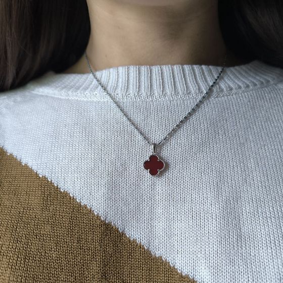 Silver pendant with agate