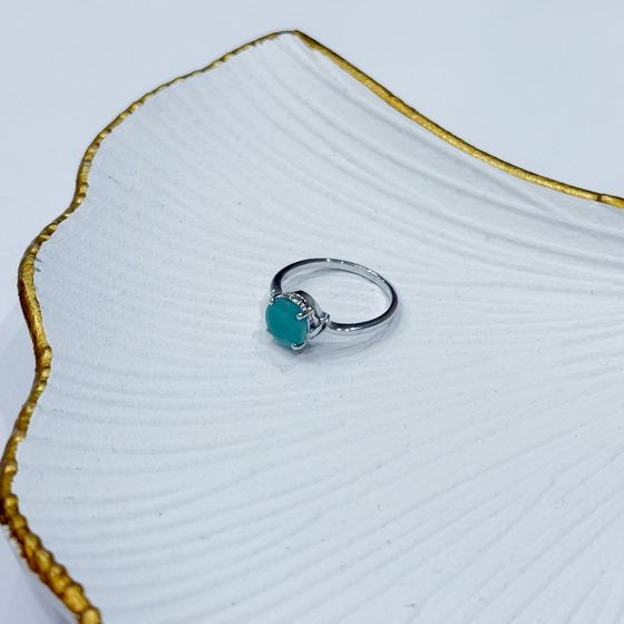 Silver ring with a 1.708-carat emerald