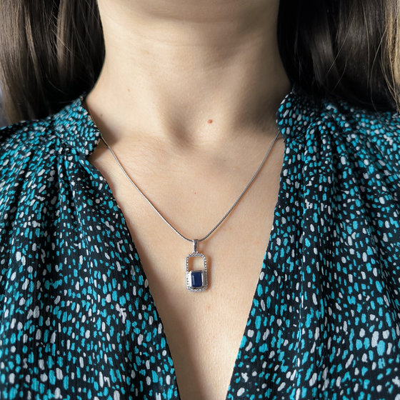 Silver pendant with 1.627ct sapphire, cubic zirconia