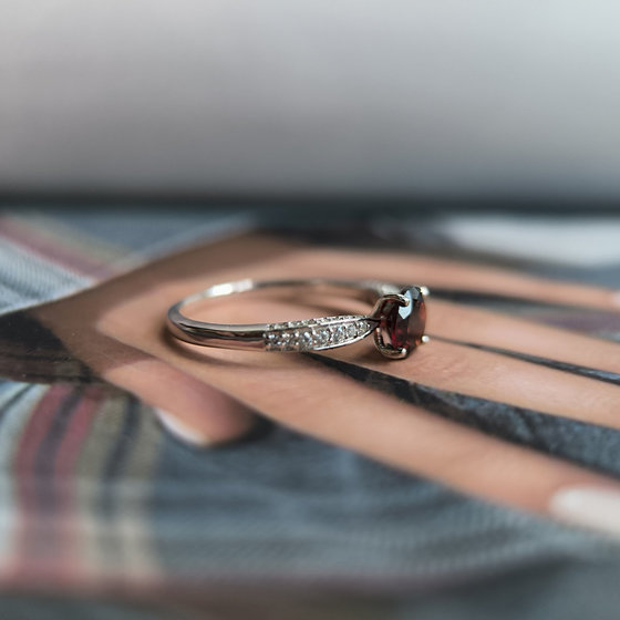 Серебряное кольцо с гранатом 1.326ct
