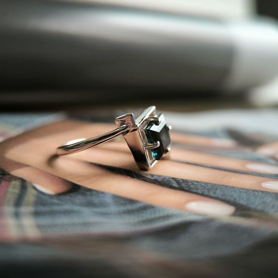 Серебряное кольцо с топазом Лондон Блю 1.5ct