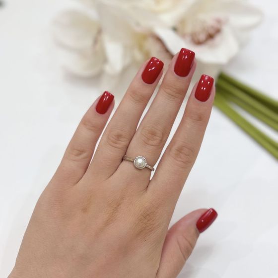 Silver ring with pearls