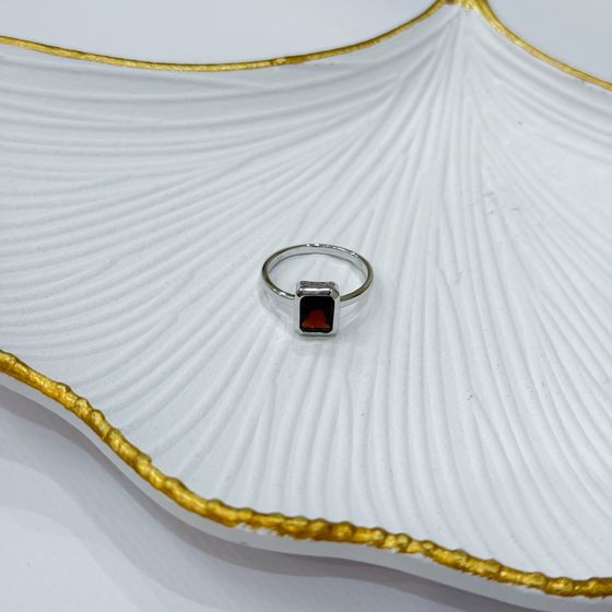 Silver ring with garnet 1.942ct