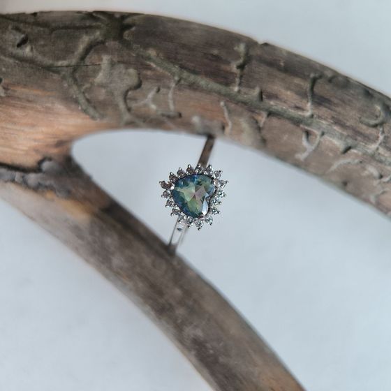 Серебряное кольцо с мистик топазом 0.837ct