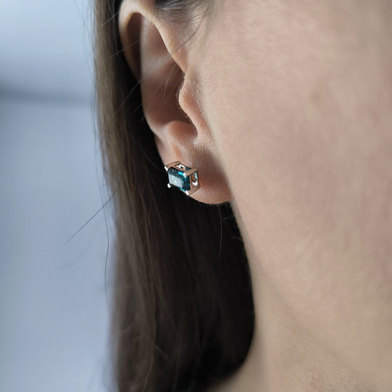 Серебряные серьги с топазом Лондон Блю 1.57ct