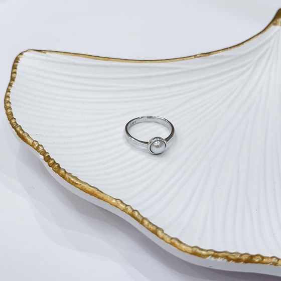 Silver ring with pearls
