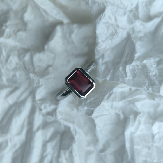 Silver ring with a 1.261ct nano garnet