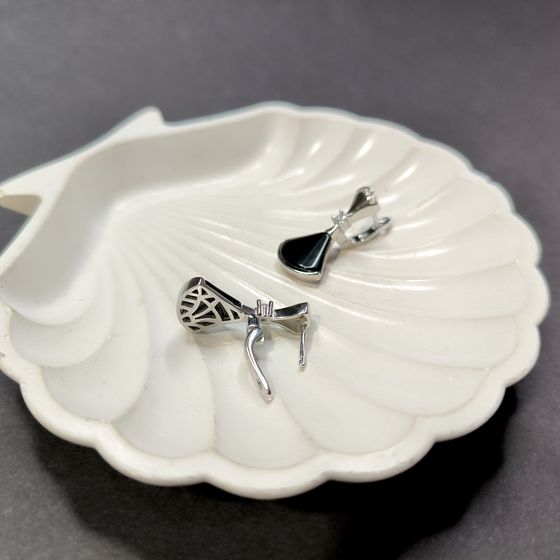 Silver earrings with onyx, fianites