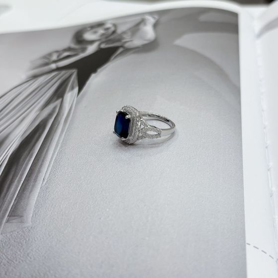 Серебряное кольцо с сапфиром nano 3.533ct