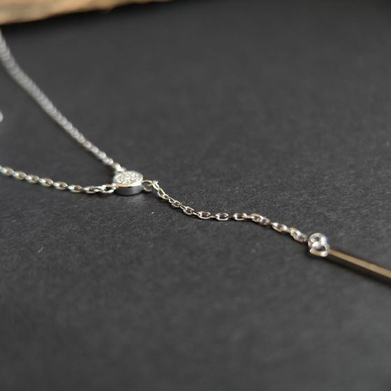 Silver necklace with phianites