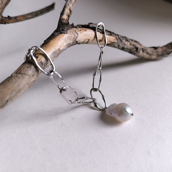 Silver bracelet with baroque pearls