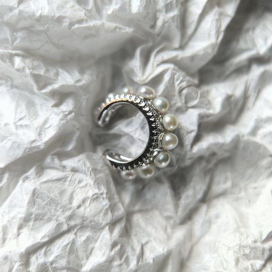 Silver earrings with cubic zirconia and pearls
