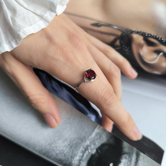 Silver ring with garnet nano