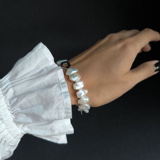 Silver bracelet with baroque pearls