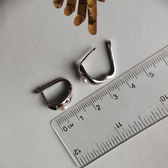 Срібні сережки з перлами