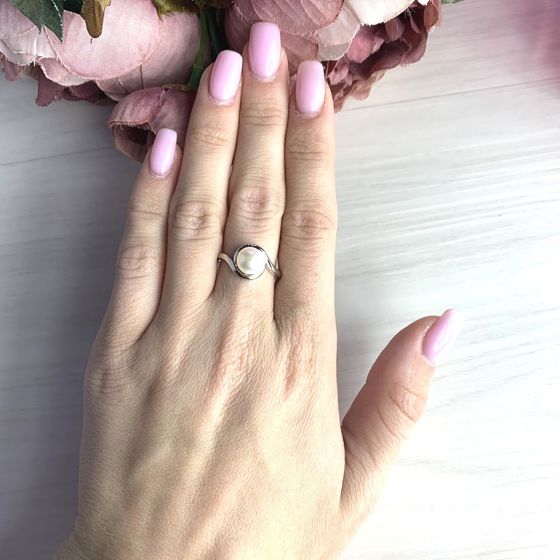 Silver ring with pearls