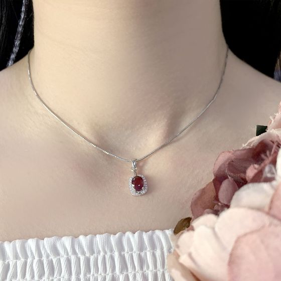 Серебряная подвеска с рубином