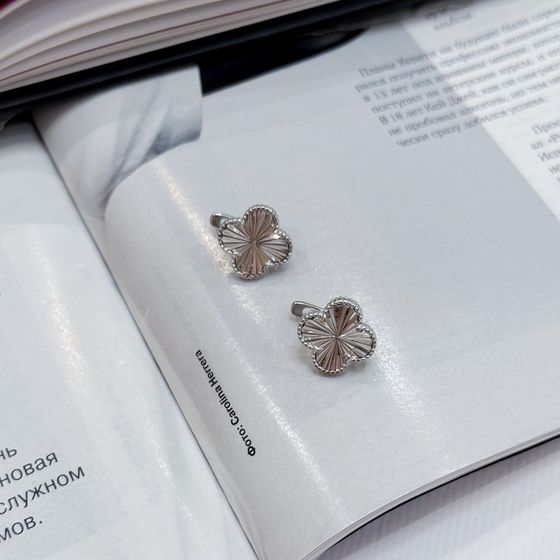 Срібні сережки без каменів