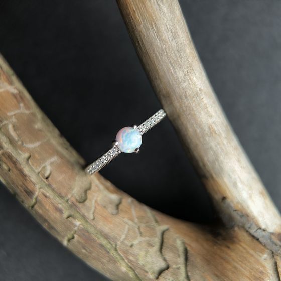 Срібна каблучка з опалом 0.436ct, фіанітами
