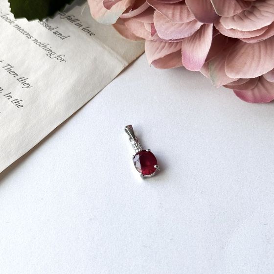 Срібна підвіска з рубіном 3,708 карата