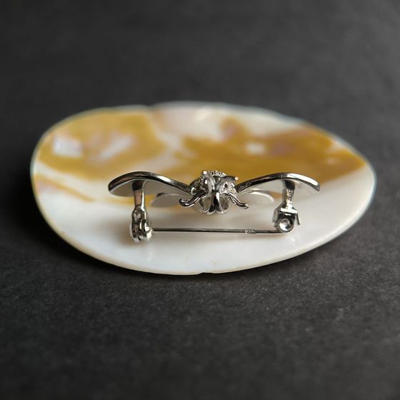 Silver brooch with yemallu, phianites