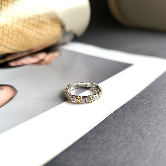 Срібна каблучка з фіанітами