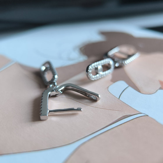 Срібні сережки з фіанітами