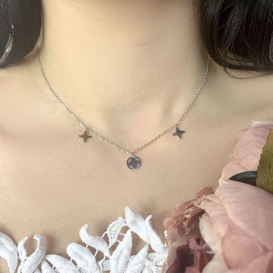 Silver necklace without stones